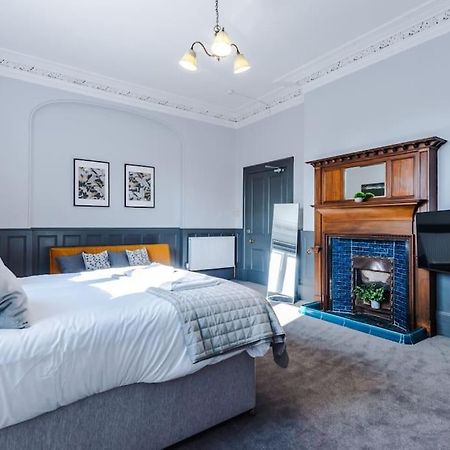 Supersized Studio In Chester Bagian luar foto