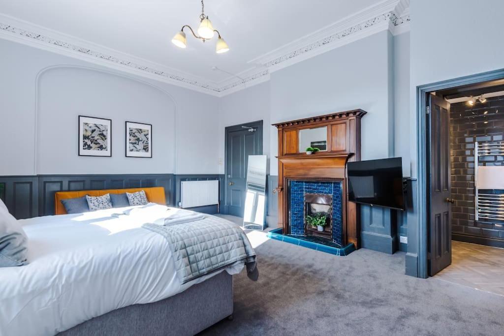 Supersized Studio In Chester Bagian luar foto